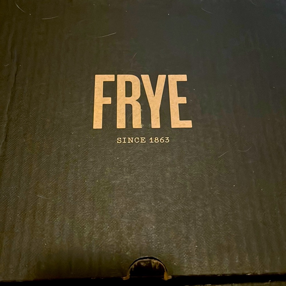 Frye Nora zip short